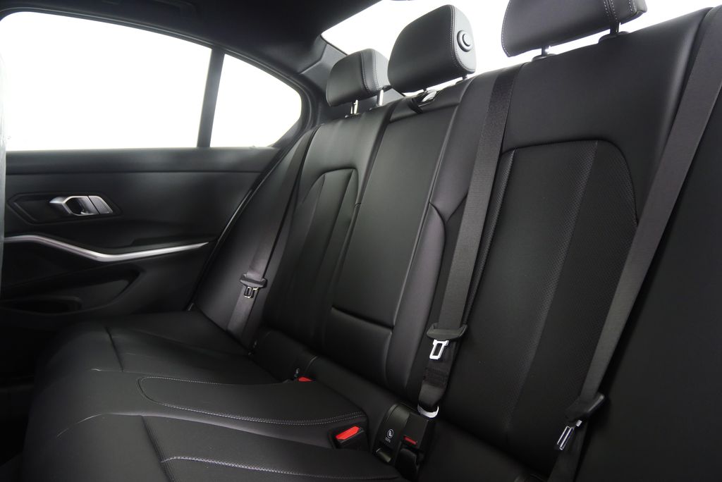 Thumbnail: 2026 BMW 3 Series - 16