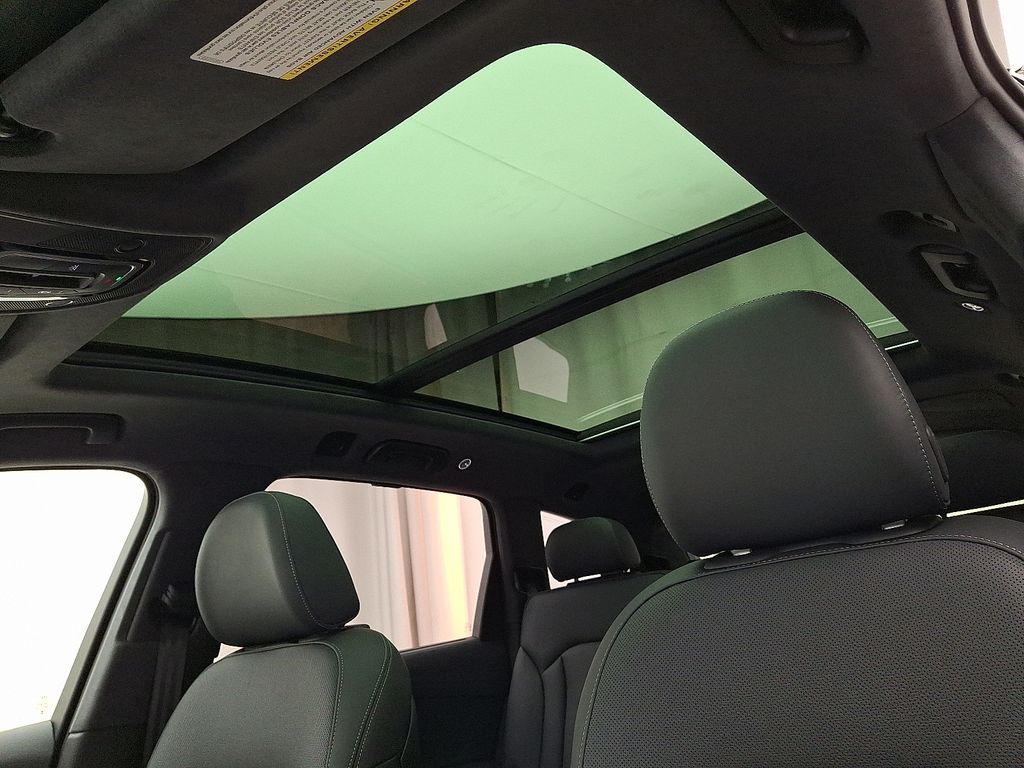 Thumbnail: 2026 Audi Q7 - 9