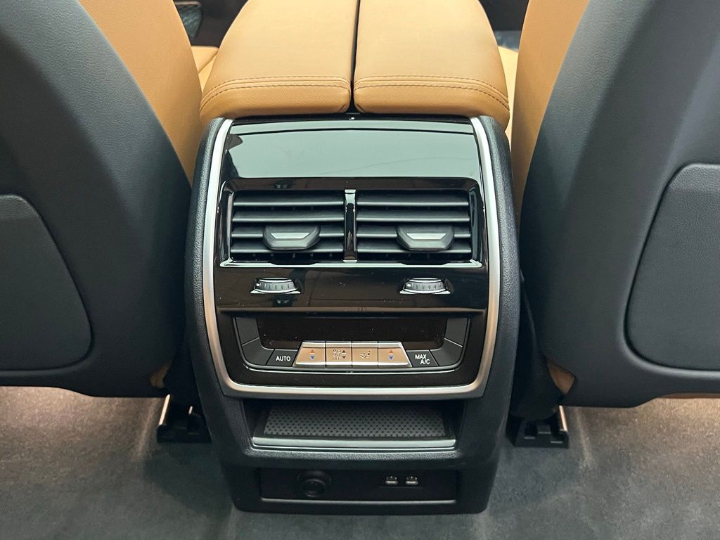 Thumbnail: 2026 BMW X5 - 9