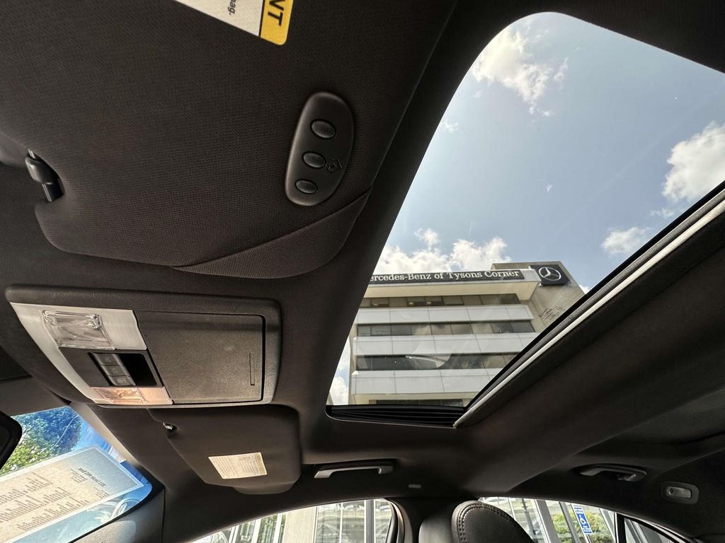 Thumbnail: 2011 Lincoln MKS - 10