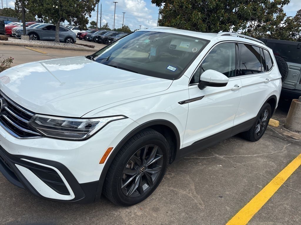 Pure White 2022 Volkswagen Tiguan SE 4Motion SUV / Crossover All-Wheel Drive 8-Speed Automatic