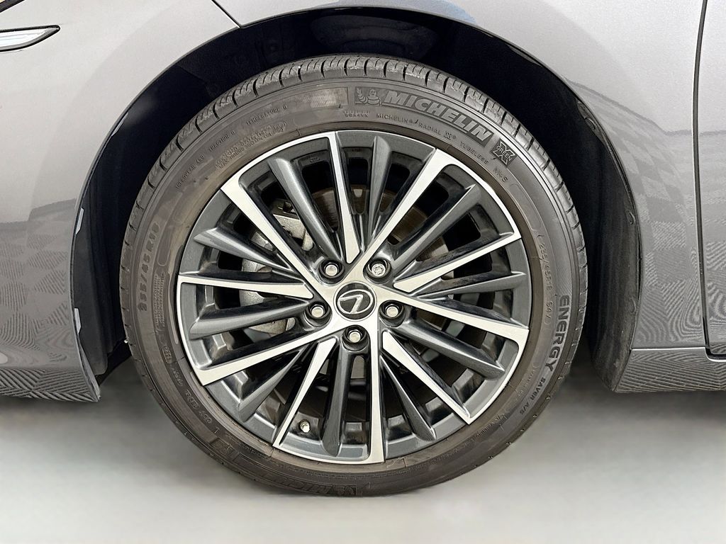Thumbnail: 2023 Lexus ES - 31