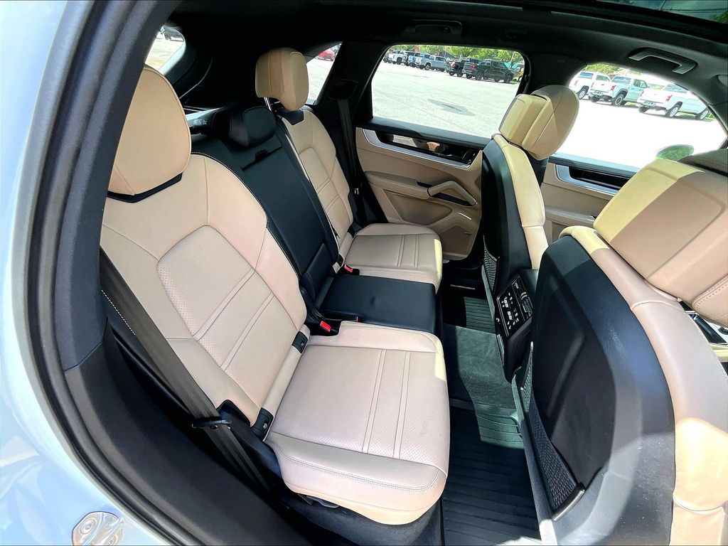 2024 Porsche Cayenne — photo 16