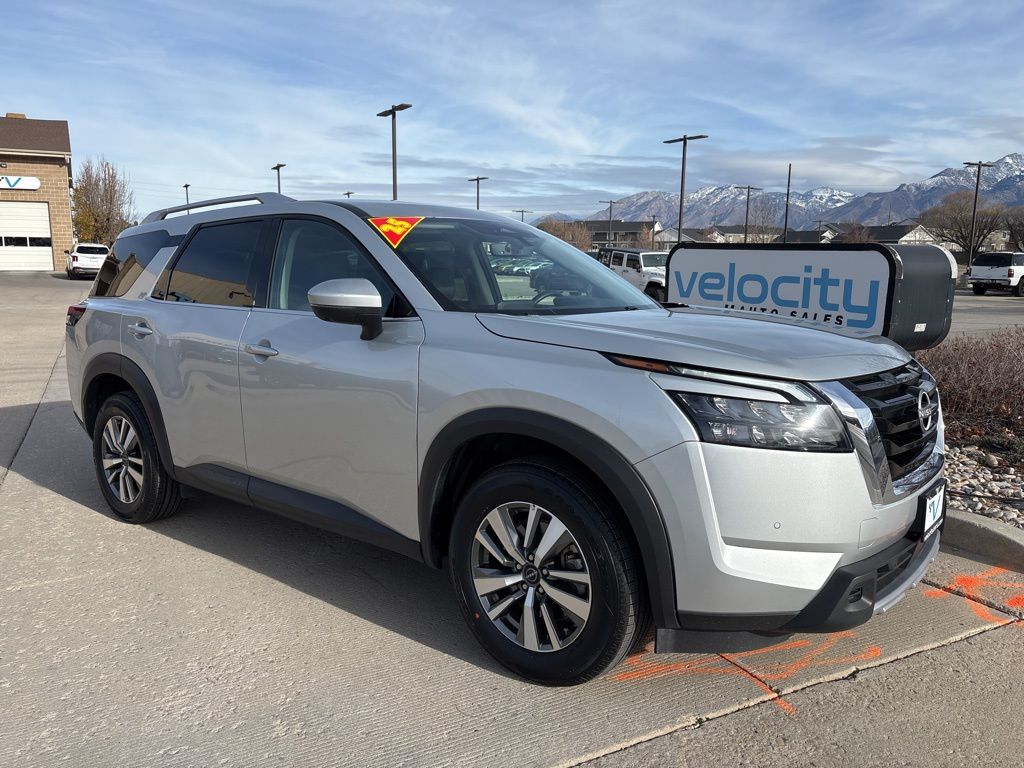 2025 Nissan Pathfinder SL 4WD