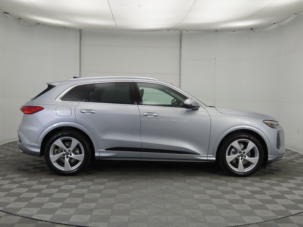 Thumbnail: 2025 Audi Q5 - 4