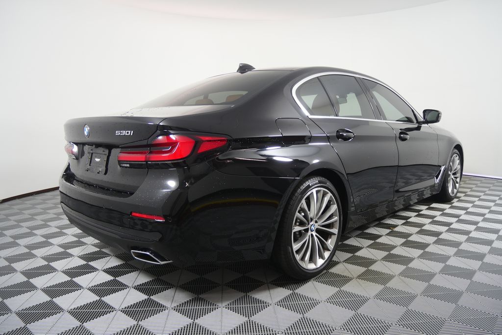 Thumbnail: 2023 BMW 5 Series - 3