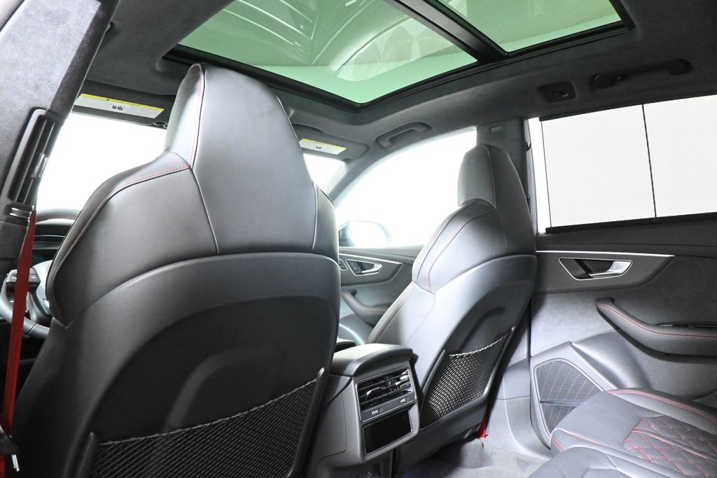 Thumbnail: 2026 Audi SQ8 - 31