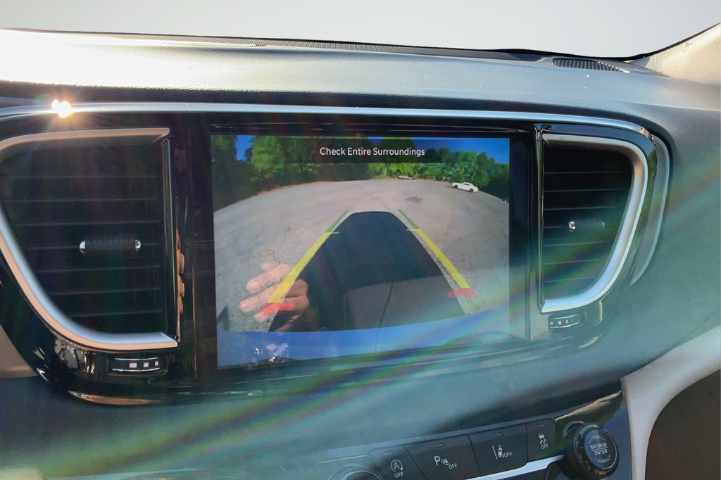 Used 2023 Chrysler Pacifica Touring L 4D Passenger Van
