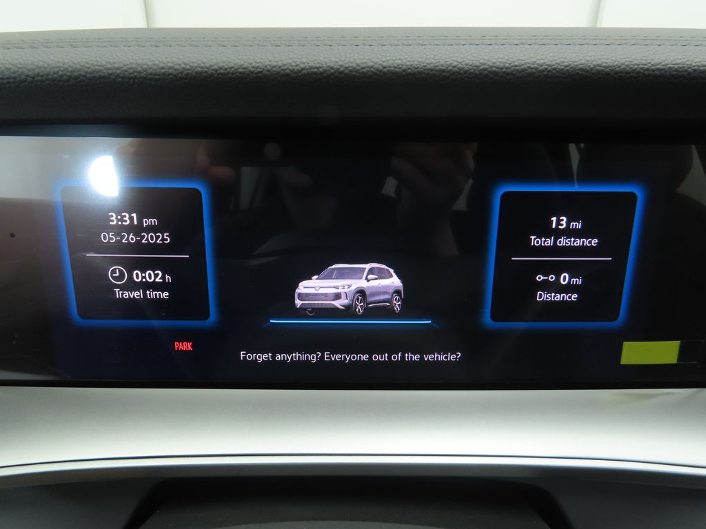 2025 Volkswagen Tiguan SE R-Line Black 32