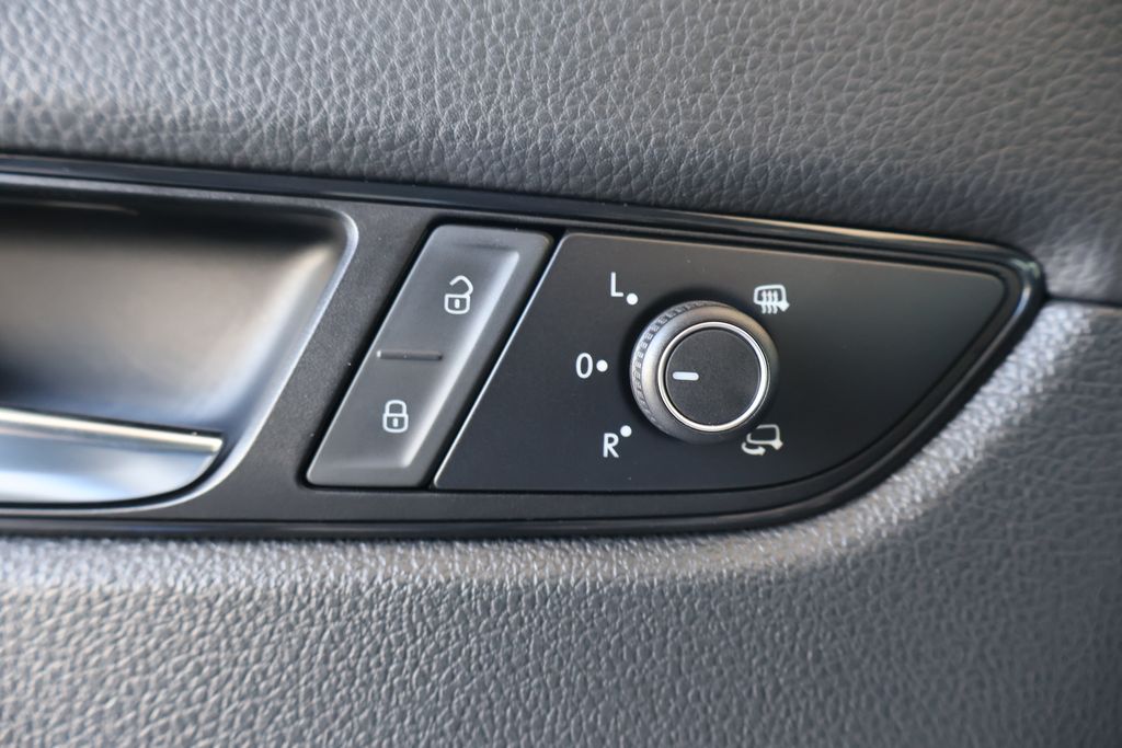 2020 Volkswagen Passat 2.0T 31