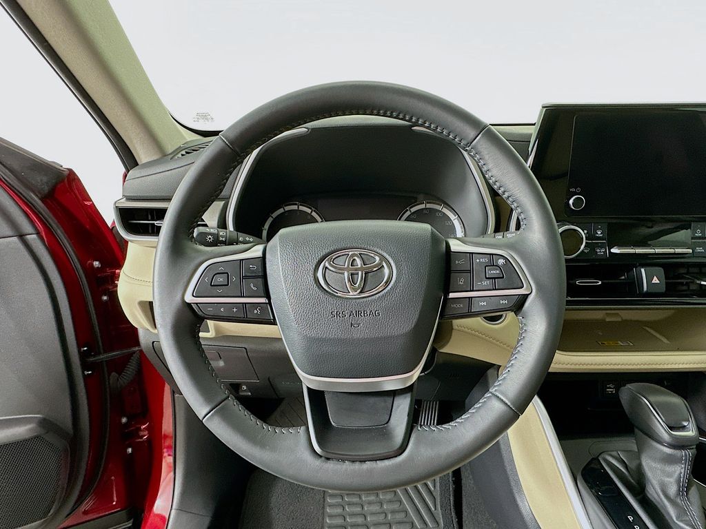 2024 Toyota Highlander XLE 11