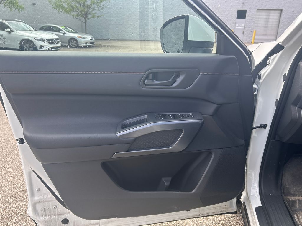 2025 Nissan Pathfinder Rock Creek White at South Hills Kia