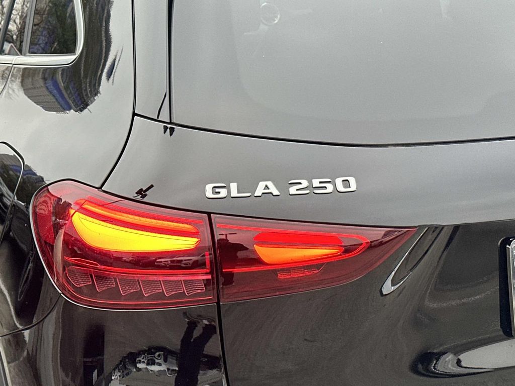 Thumbnail: 2025 Mercedes-Benz GLA - 9