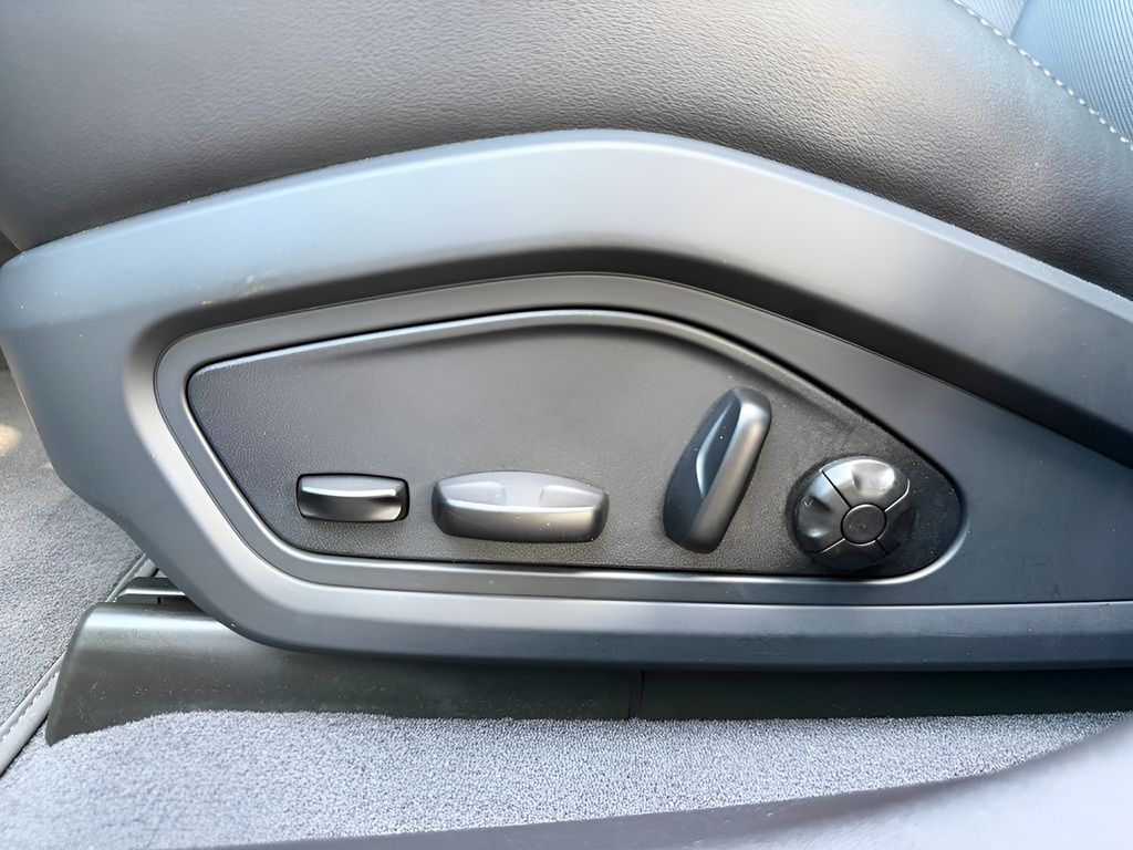 Certified Used 2022  Porsche  image 11