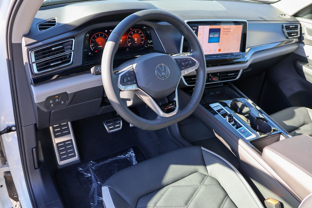 2025 Volkswagen Atlas  3