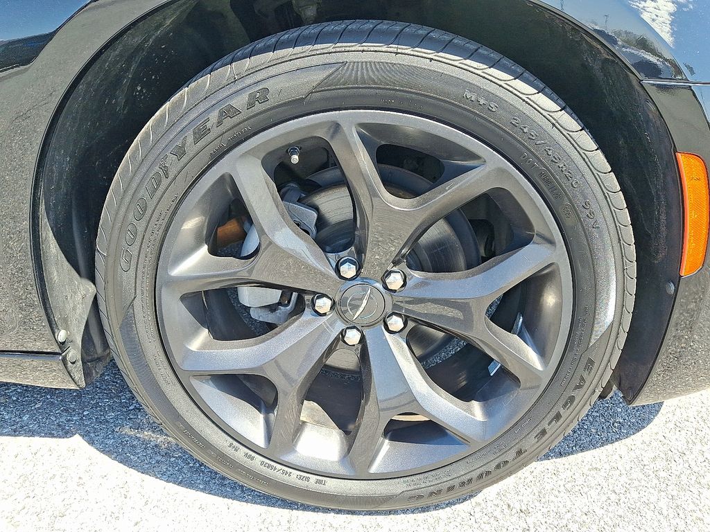 2022 Chrysler 300 — photo 9