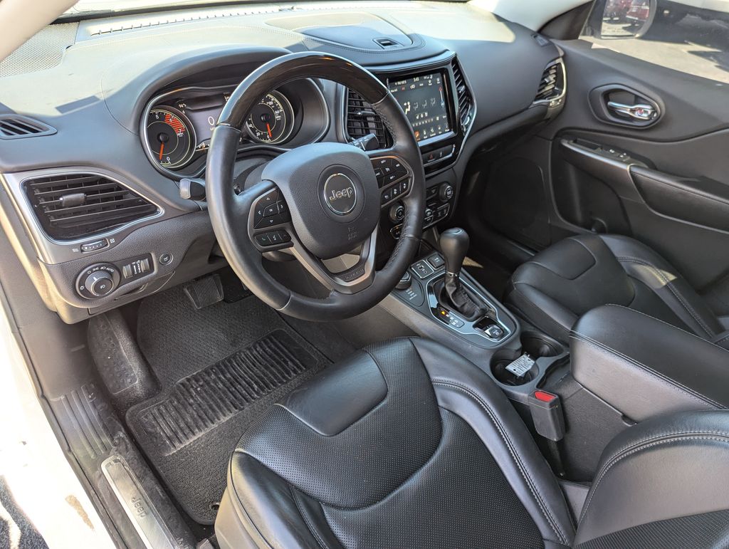 2019 Jeep Cherokee Overland 25