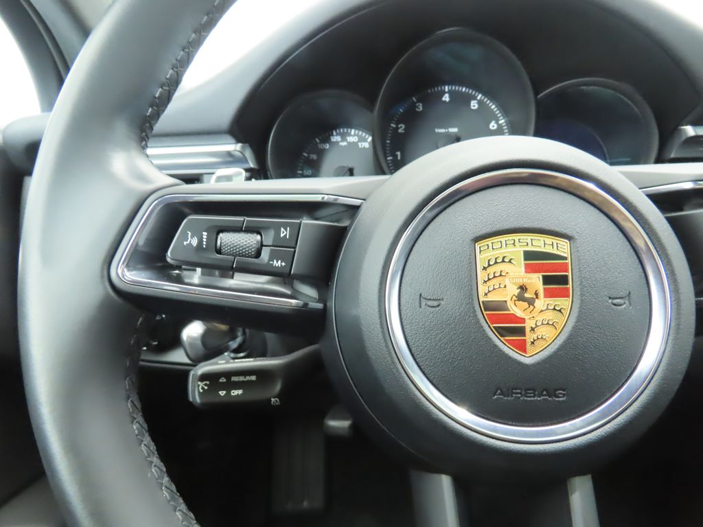 Thumbnail: 2022 Porsche Macan - 11