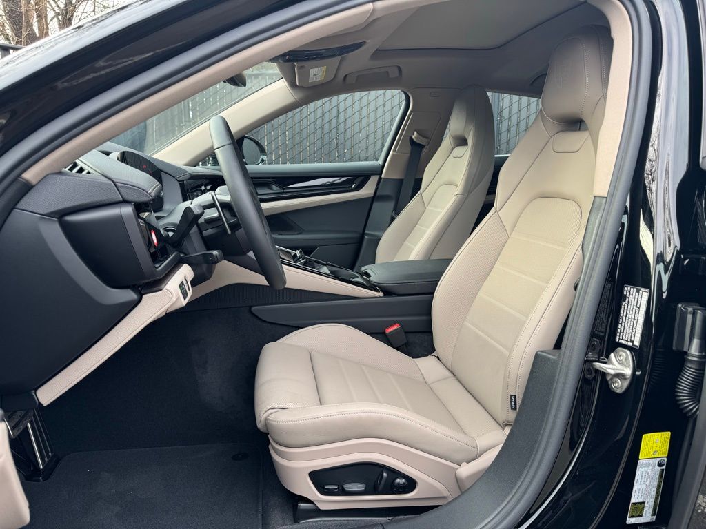 2025 Porsche Panamera  31