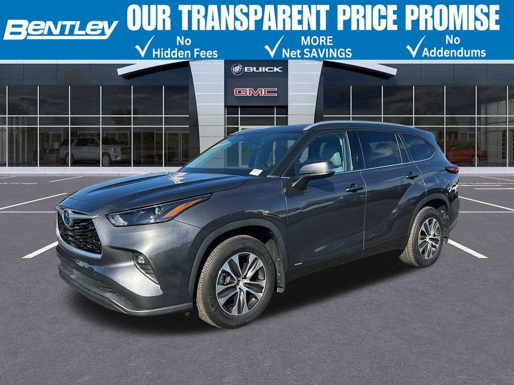 Magnetic Gray Metallic 2022 Toyota Highlander Hybrid XLE AWD SUV / Crossover All-Wheel Drive Continuously Variable Transmission