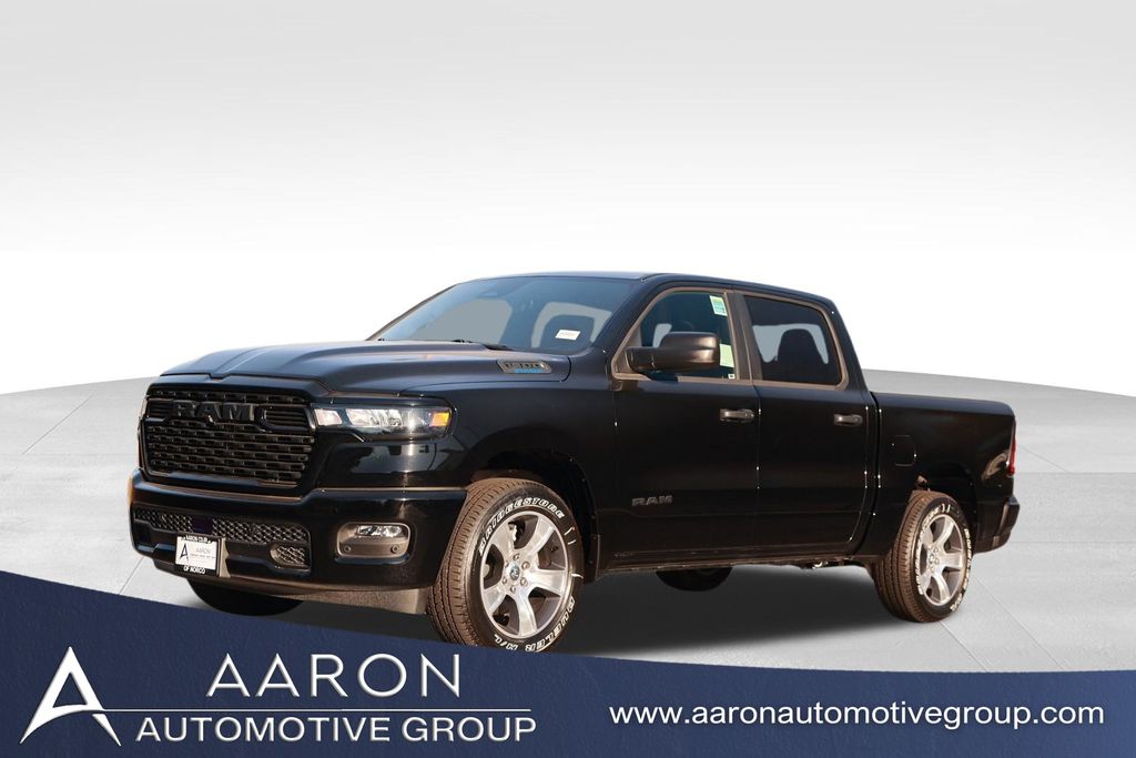 Diamond Black Crystal Pearlcoat 2026 RAM 1500 Express Crew Cab 4WD Pickup Truck Four-Wheel Drive 8-Speed Automatic