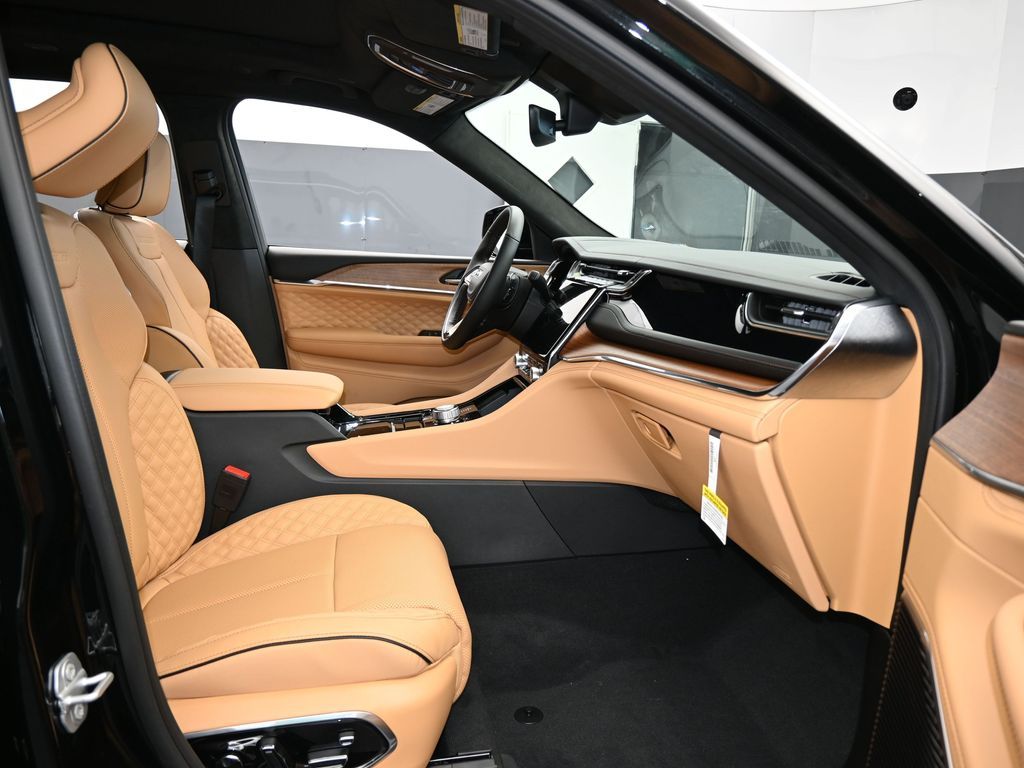 New 2025 Diamond Black Crystal Pearlcoat Jeep Summit image 52