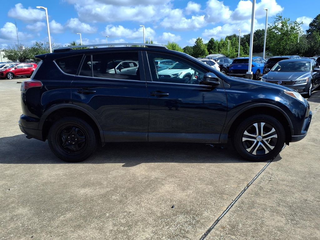 2018 Toyota RAV4 LE - 5