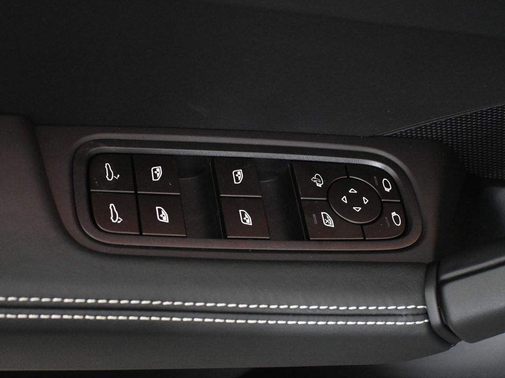 Thumbnail: 2026 Porsche Cayenne - 31