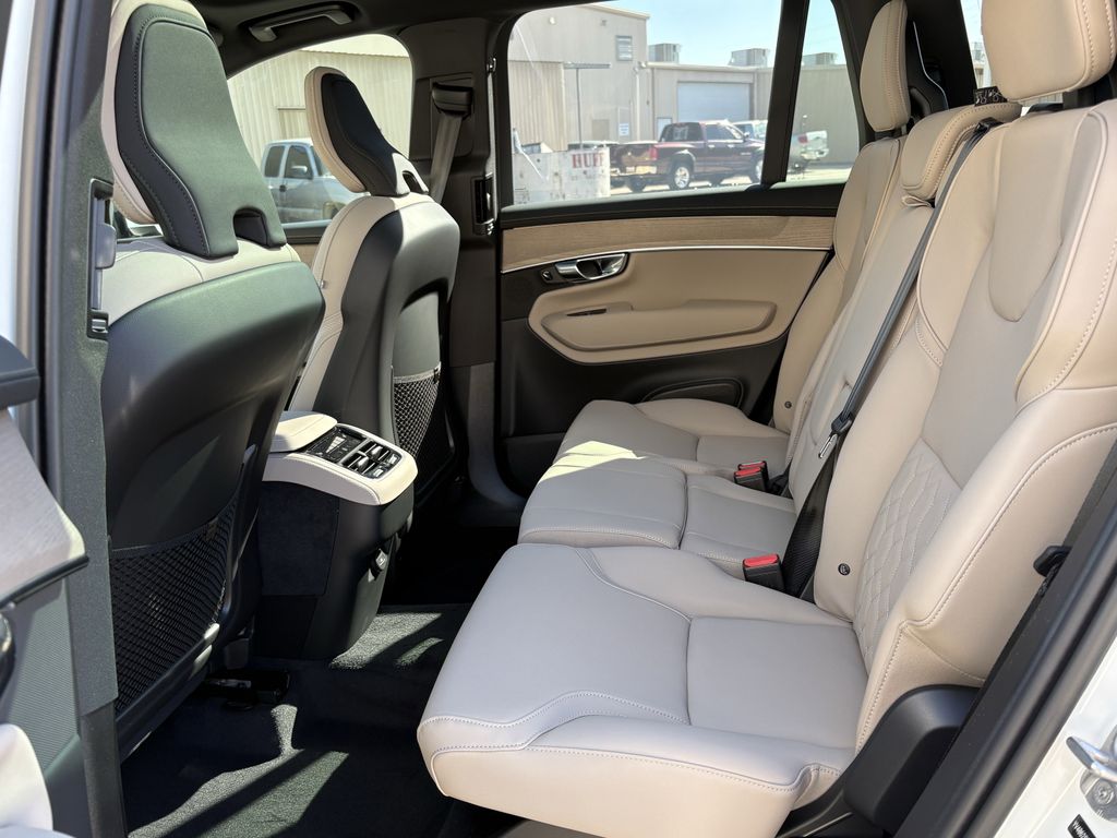 New 2026 Crystal White Volvo B6 Plus 7-Seater image 25