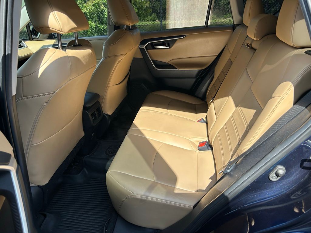2021 Toyota RAV4 XLE Premium 13