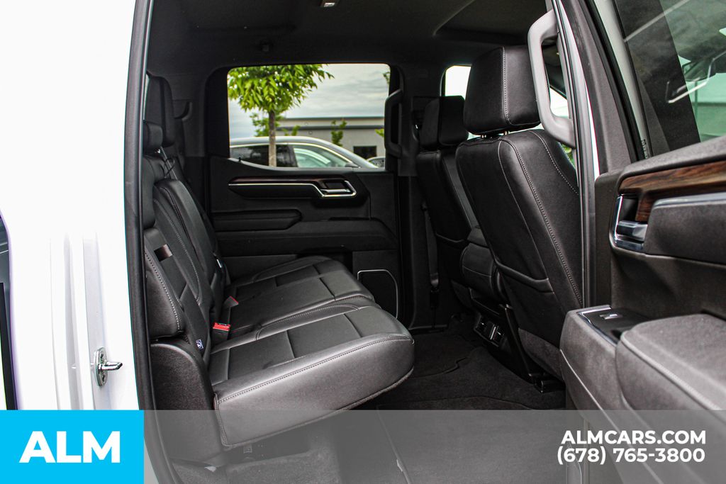 Used 2025 White GMC SLT image 19