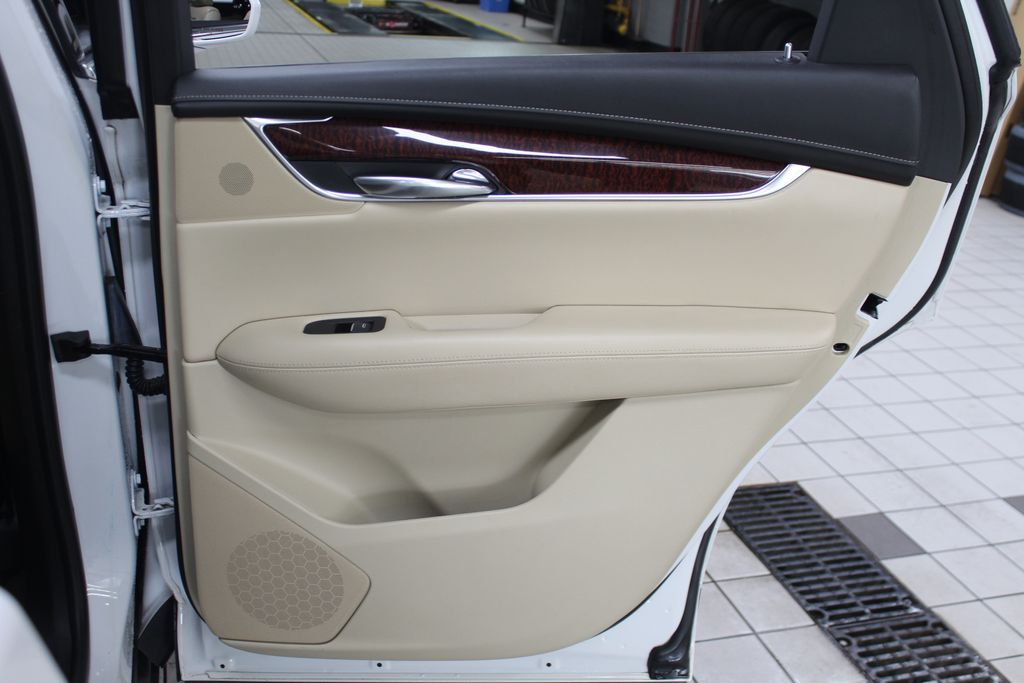 Thumbnail: 2017 Cadillac XT5 - 28