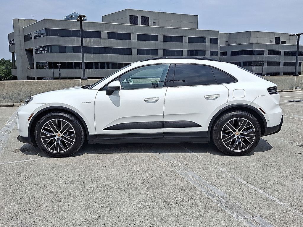 Thumbnail: 2025 Porsche Macan - 2