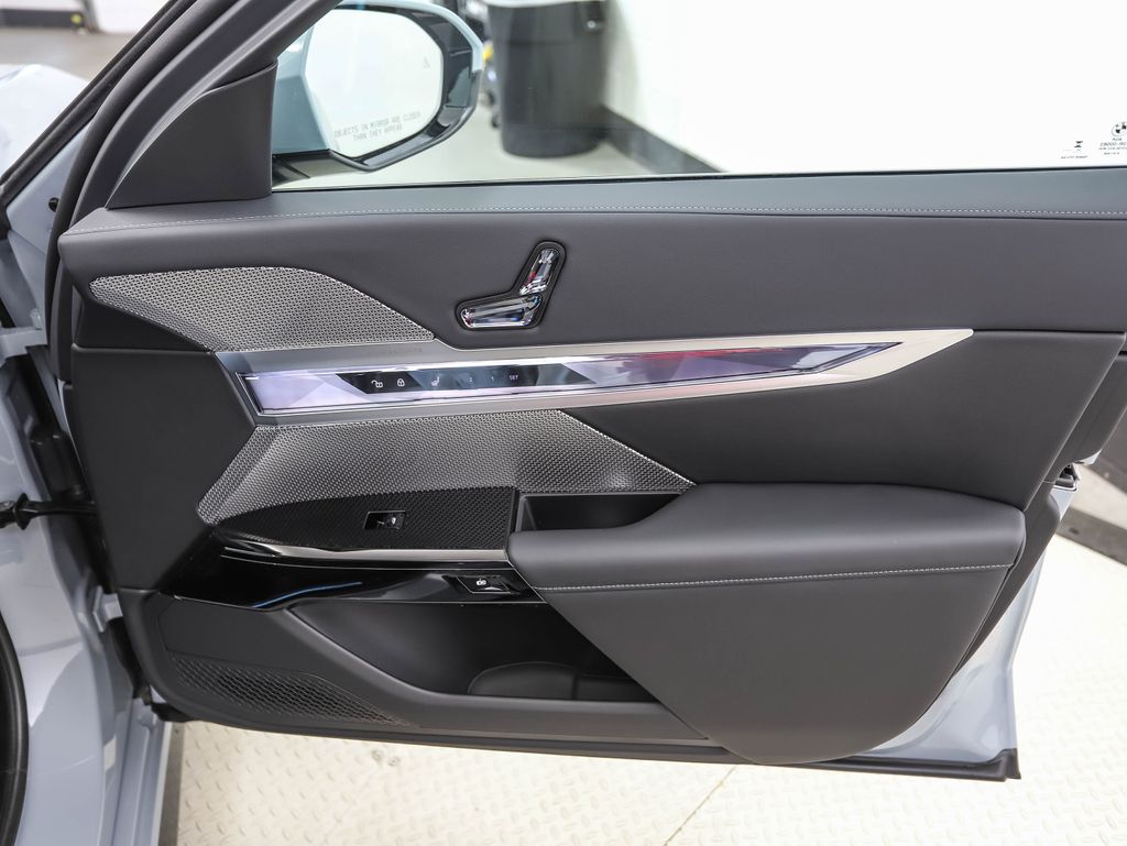 2025 BMW 7 Series 740i xDrive 27