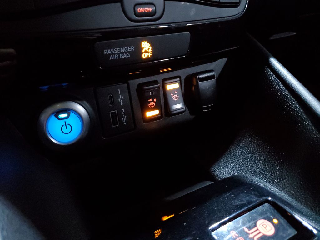 2021 Nissan LEAF SV photo