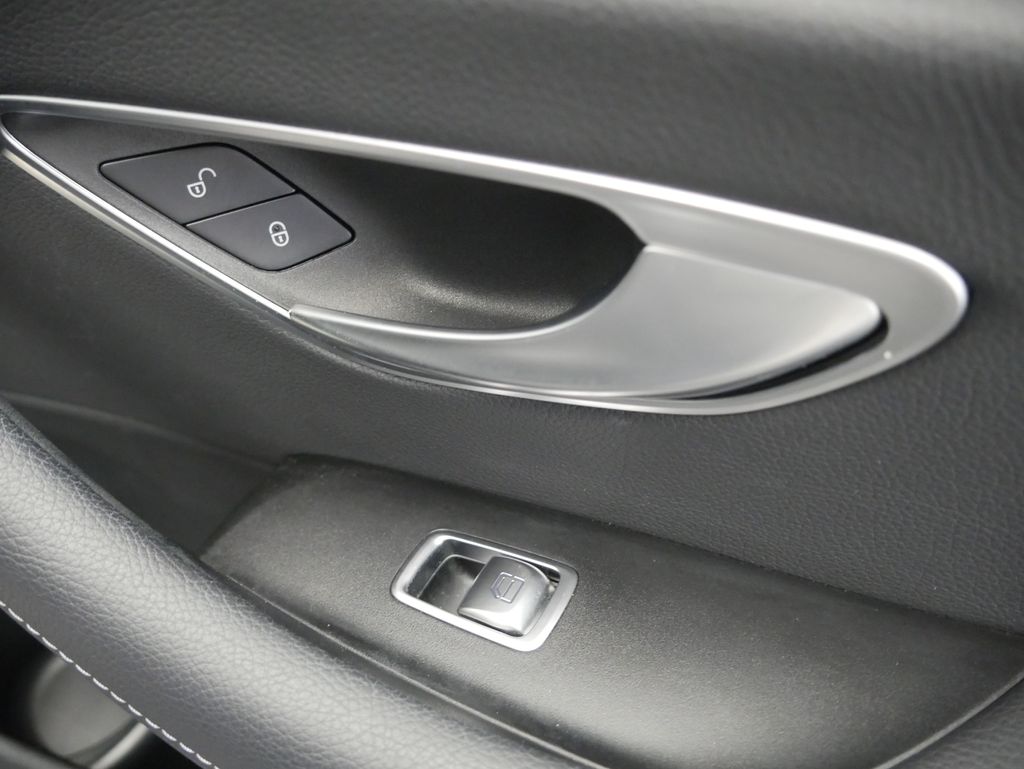 Thumbnail: 2023 Mercedes-Benz E-Class - 29