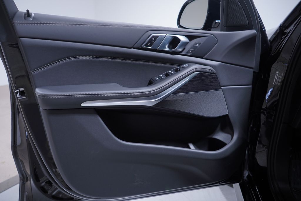 Thumbnail: 2026 BMW X5 - 10