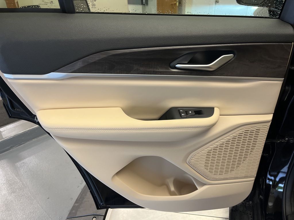 Thumbnail: 2024 Jeep Grand Cherokee - 24