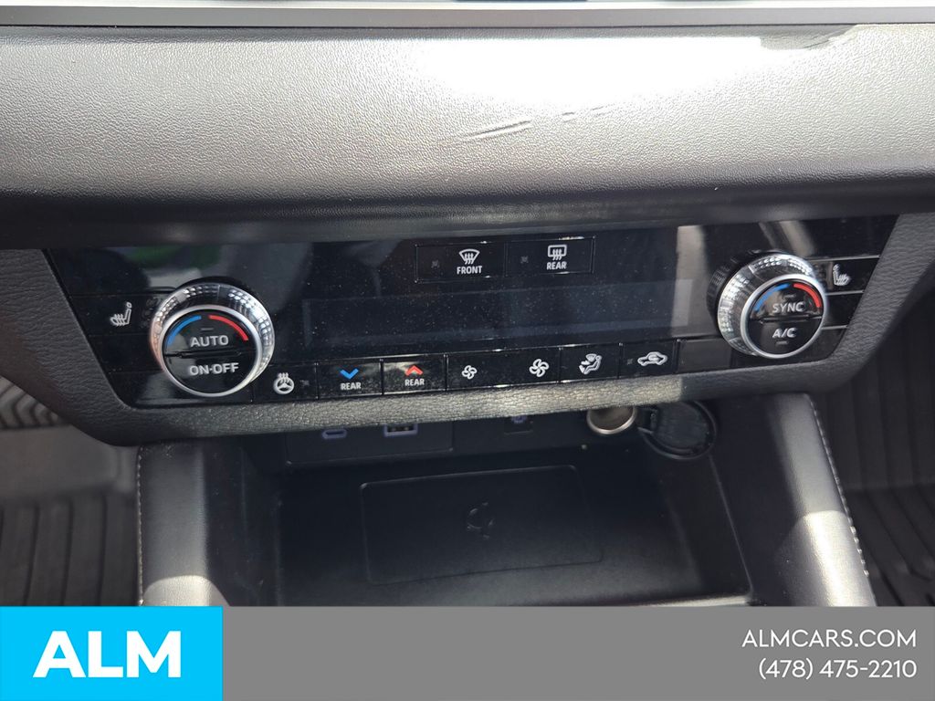 Used 2024  Mitsubishi SEL image 21