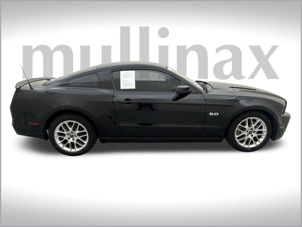 2013 Ford Mustang GT Premium photo 2