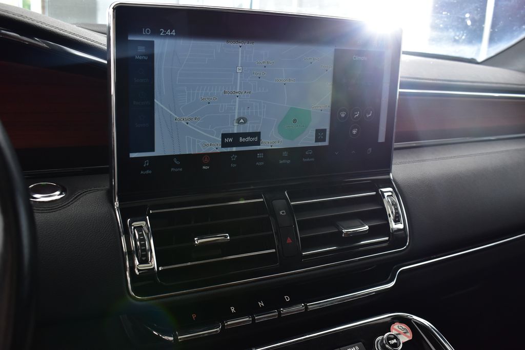 Thumbnail: 2024 Lincoln Navigator L - 19