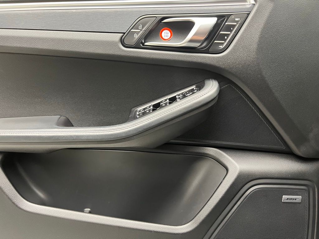 Thumbnail: 2021 Porsche Macan - 19