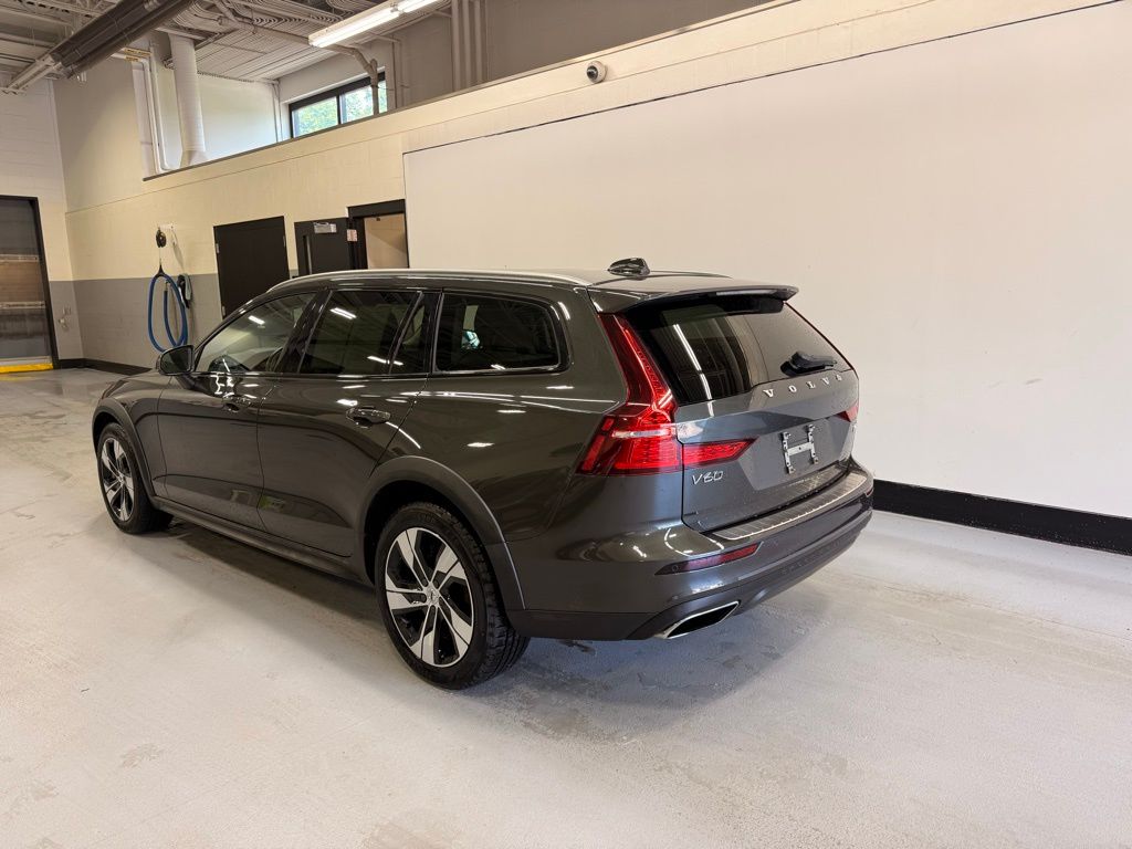 Thumbnail: 2022 Volvo S60 - 3