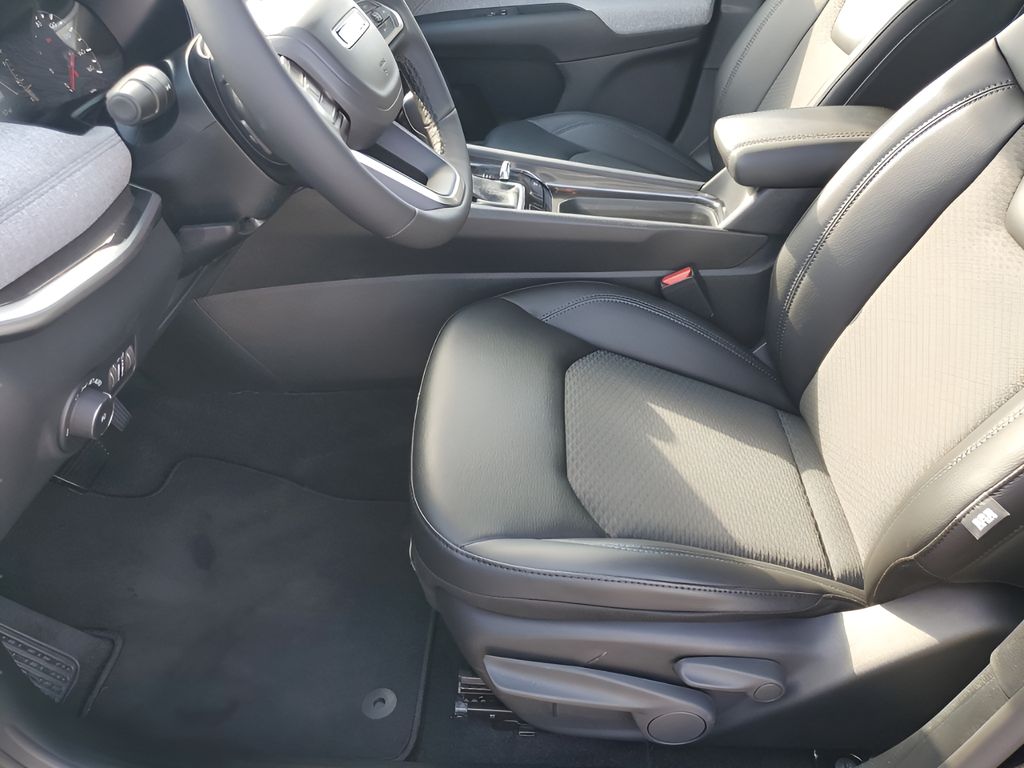 New 2026 Black Jeep Latitude image 31