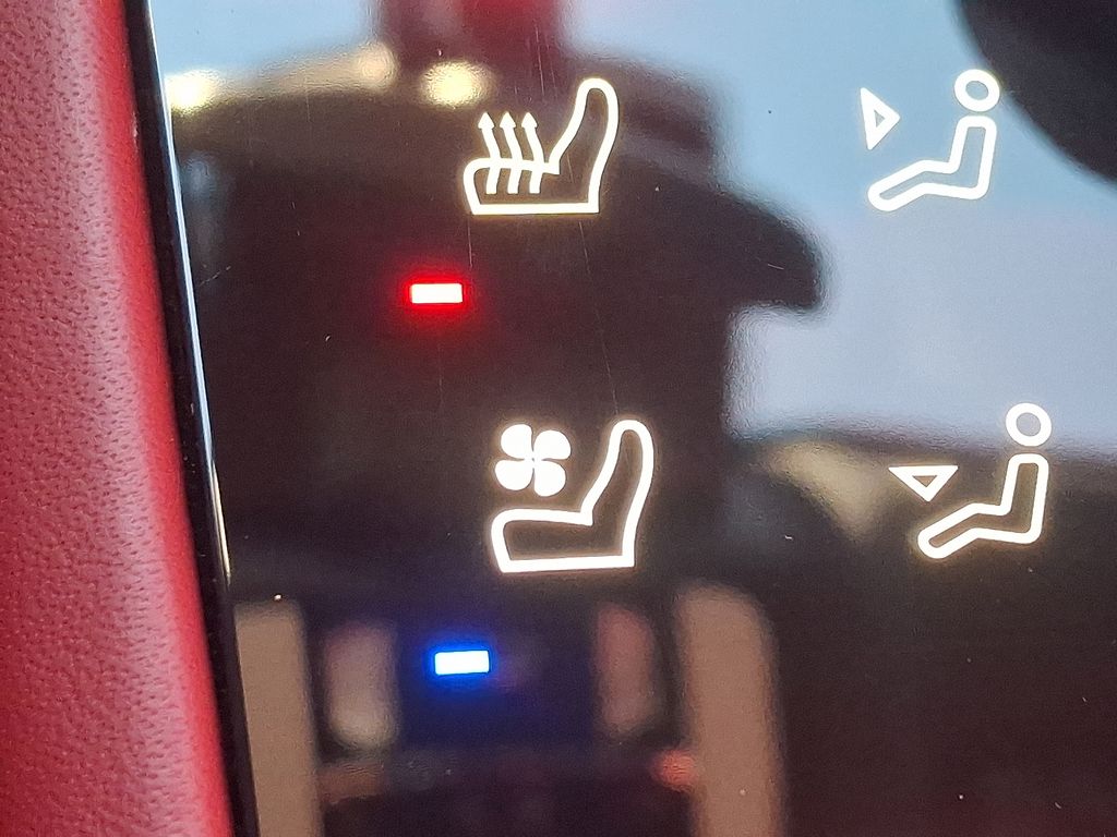 Thumbnail: 2024 Porsche Macan - 25