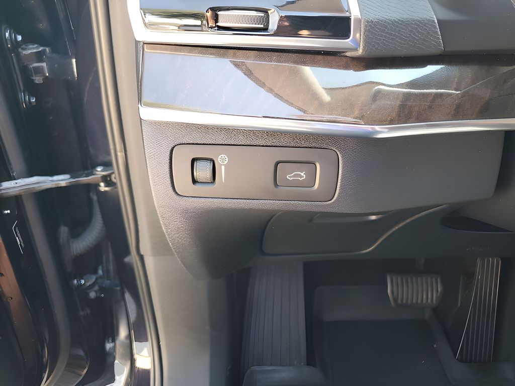 Used Car 2017 Volvo Xc90  T5 Momentum For Sale Under $20,000 In Austin, Texas