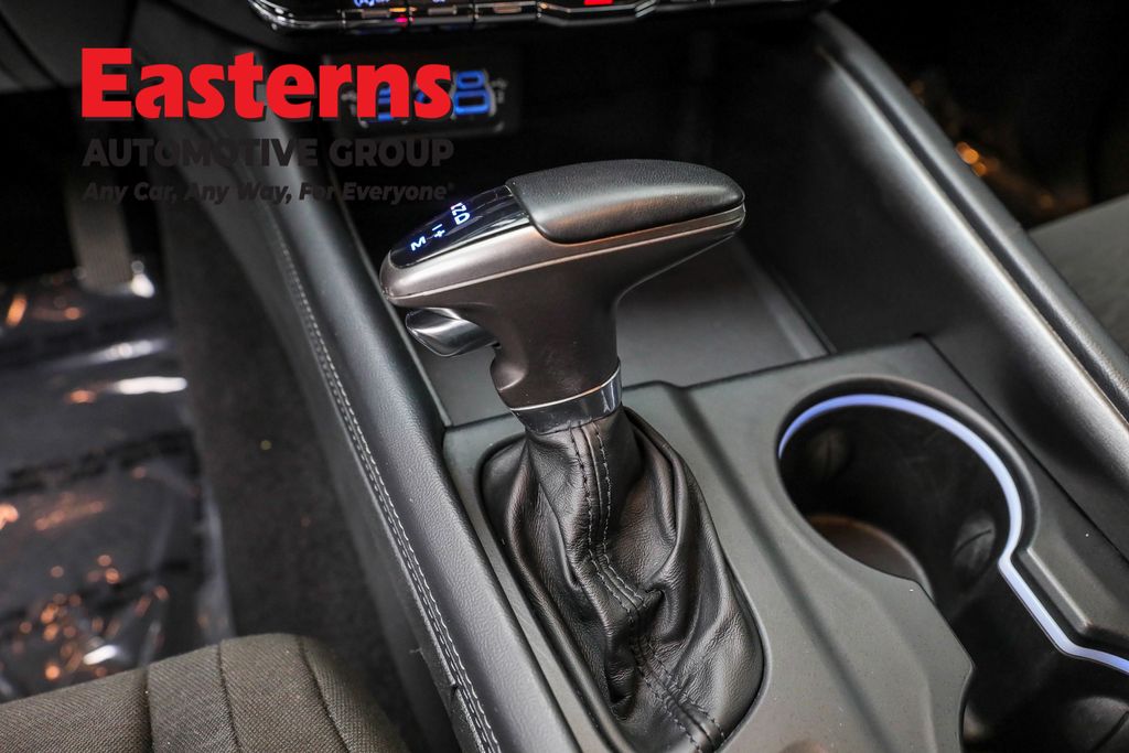 Used 2023 White Dodge SXT image 12