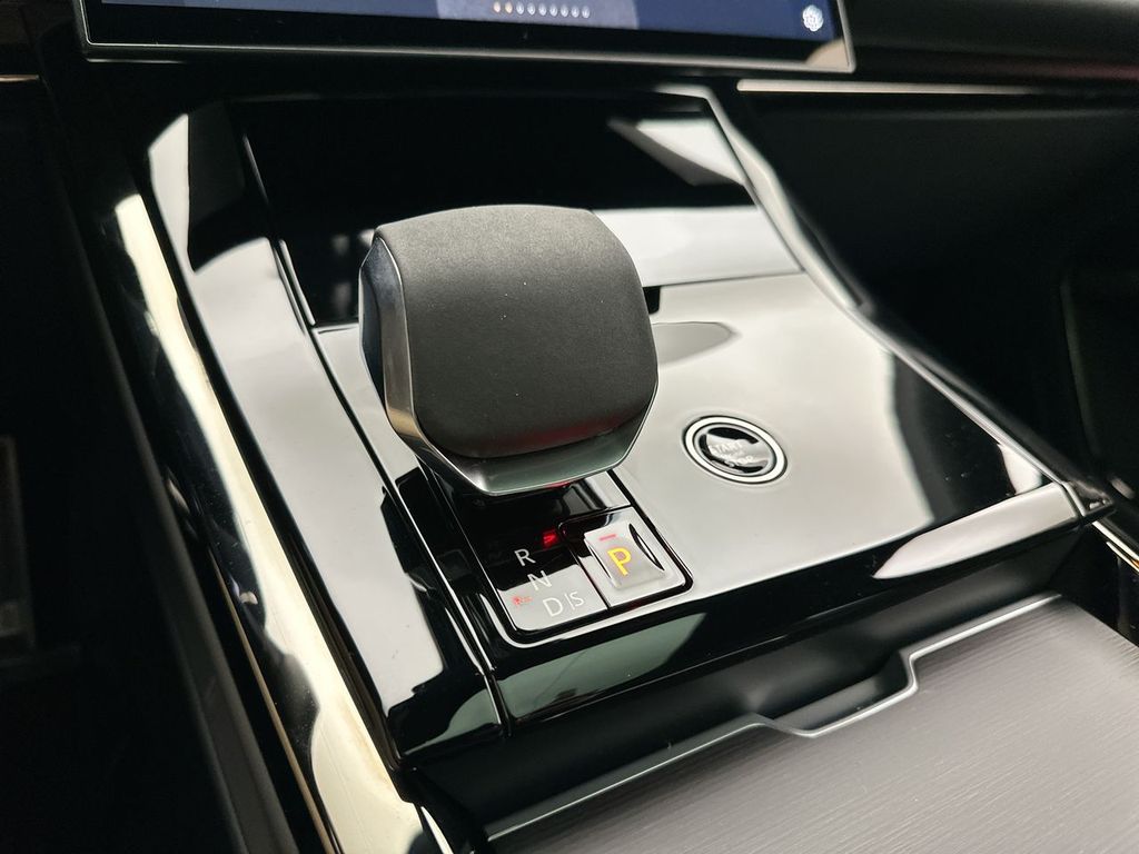 Thumbnail: 2024 Land Rover Range Rover Sport - 24