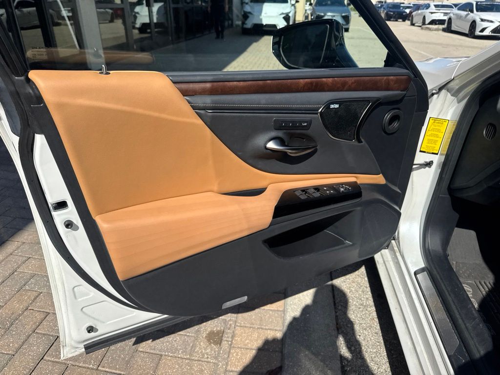 Certified Used 2022 White Lexus 350 Ultra Luxury image 19