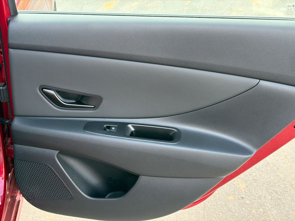 Used 2025 Red Hyundai SEL Sport image 16